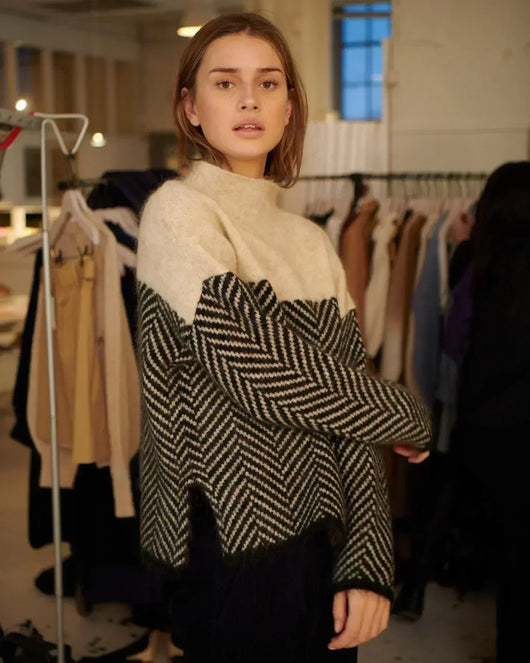 Jersey Michaela de Cuello Alto Oversize