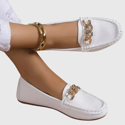 Mocasines Regine con Detalle de Cadena
