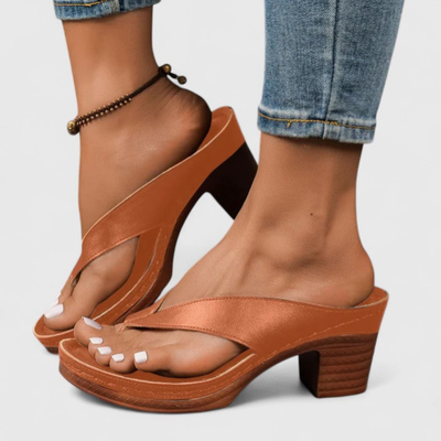Sandalias Birgit de Dedo con Tacón Grueso