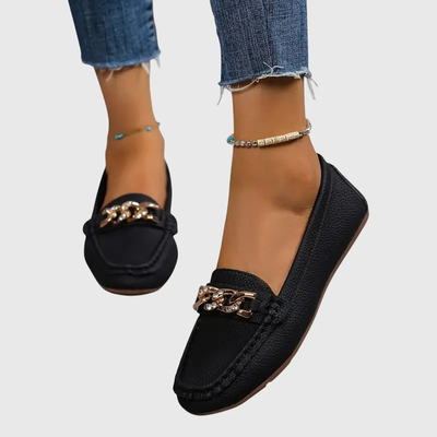 Mocasines Regine con Detalle de Cadena