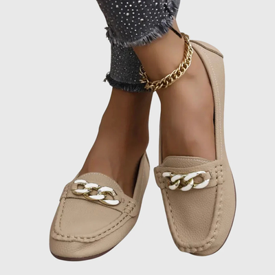 Mocasines Regine con Detalle de Cadena