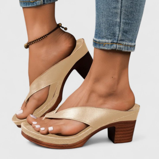 Sandalias Birgit de Dedo con Tacón Grueso