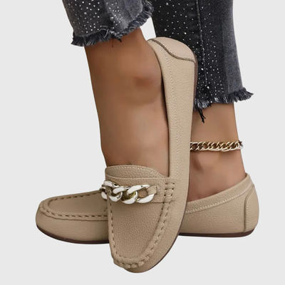 Mocasines Regine con Detalle de Cadena