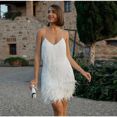 Vestido Corto Johanna de Lentejuelas con Flecos y Plumas