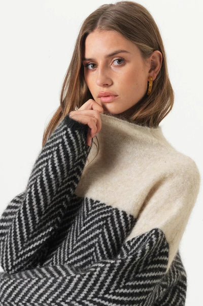 Jersey Michaela de Cuello Alto Oversize