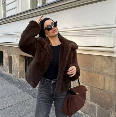 Chaqueta Corta Emilia de Piel Sintética con Cuello