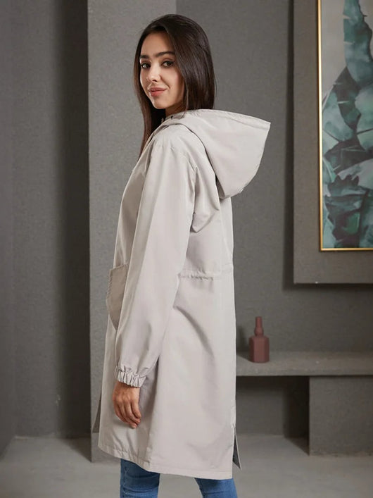 Gabardina Emilia Resistente al Agua con Capucha